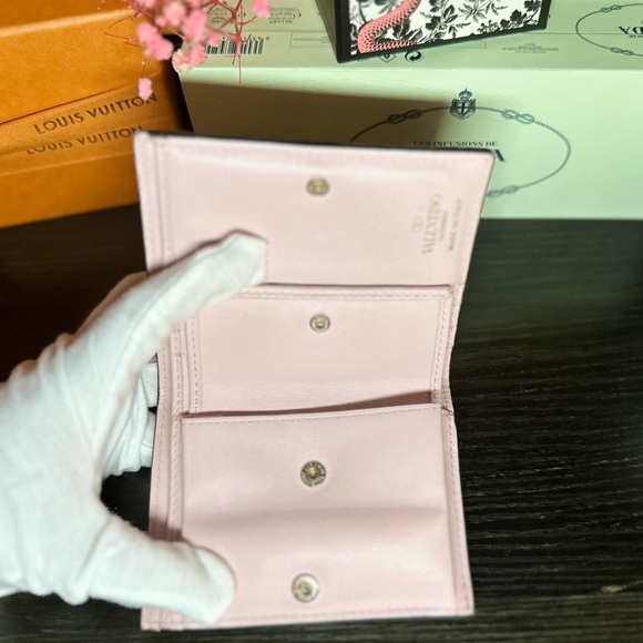 Valentino Garavani Rockstud Bifold Snap Wallet - Picture 8 of 10